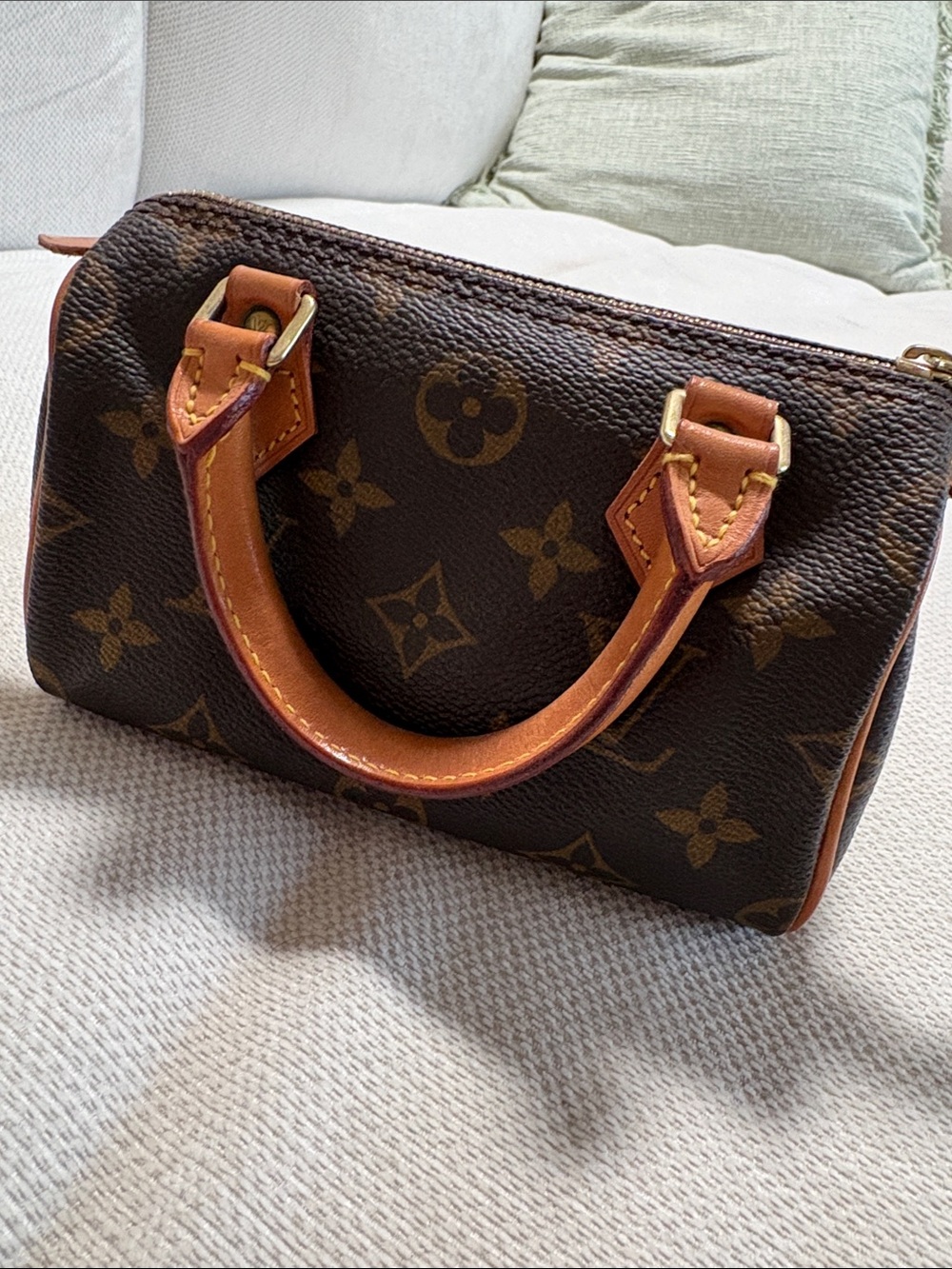 Authentic Louis Vuitton Mini Speedy
This is the mini, not the nano. 🤗
No strap - Picture 1 of 13